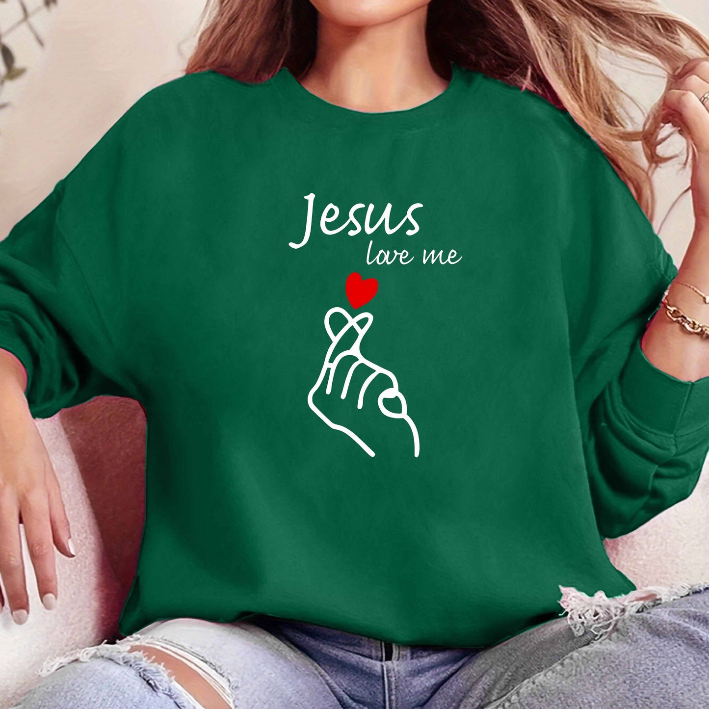 Damen Pullover mit Schriftzug "Jesus Loves Me"